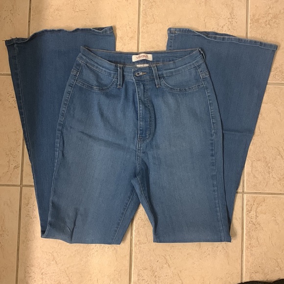 Vibrant Women's Juniors Bell Bottom High Waist Fitted Denim Jeans, size 13. - Picture 4 of 7